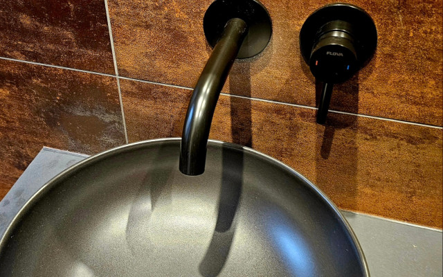 Bathroom D 6