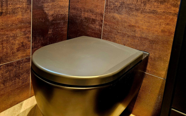 Bathroom D 2